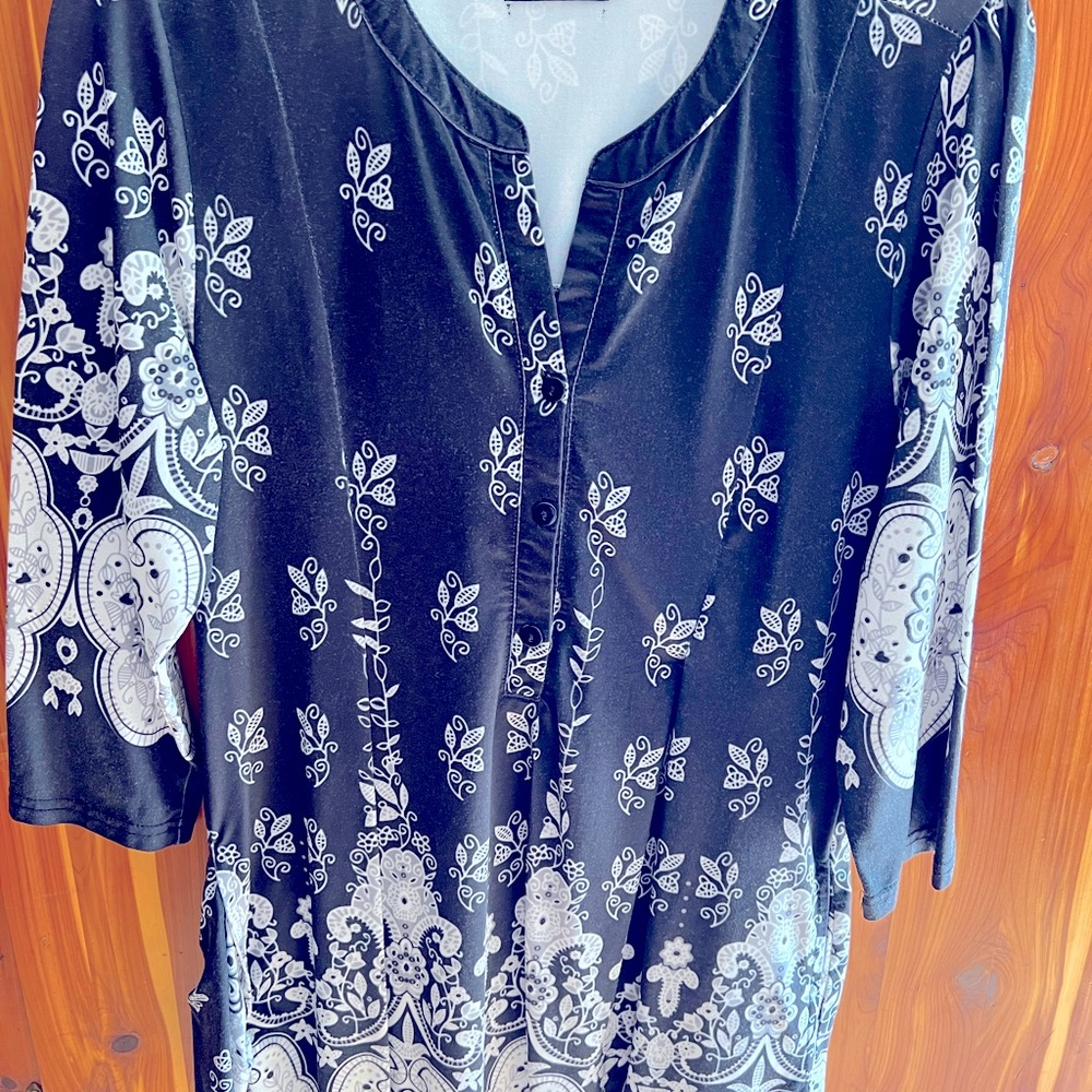 R&B collection size extra large blue and white very dressy kneeling length